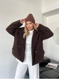 Жіноча коротка шуба-куртка з букле коричневого кольору 35406