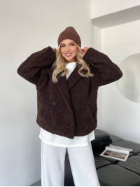 Жіноча коротка шуба-куртка з букле коричневого кольору 35406