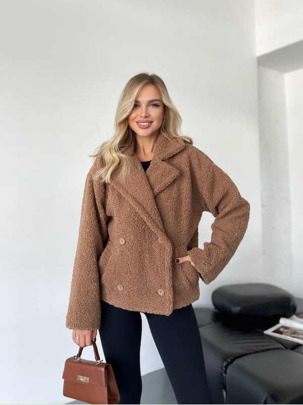 Жіноча коротка шуба-куртка з букле кавового кольору 35407
