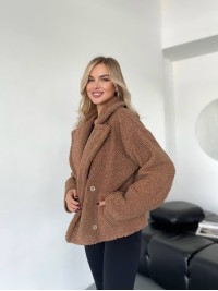 Жіноча коротка шуба-куртка з букле кавового кольору 35407