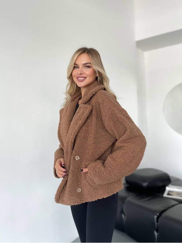 Жіноча коротка шуба-куртка з букле кавового кольору 35407