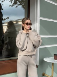 Жіночий теплий костюм з капюшоном бежевого кольору 35416