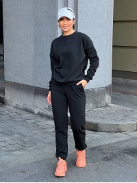 Базовий теплий жiночий костюм чорного кольору 35423