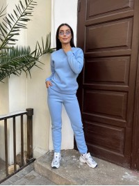 Базовий теплий жiночий костюм блакитного кольору 35425