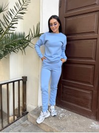 Базовий теплий жiночий костюм блакитного кольору 35425