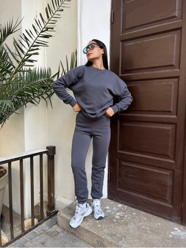 Базовий теплий жiночий костюм графiтового кольору 35426