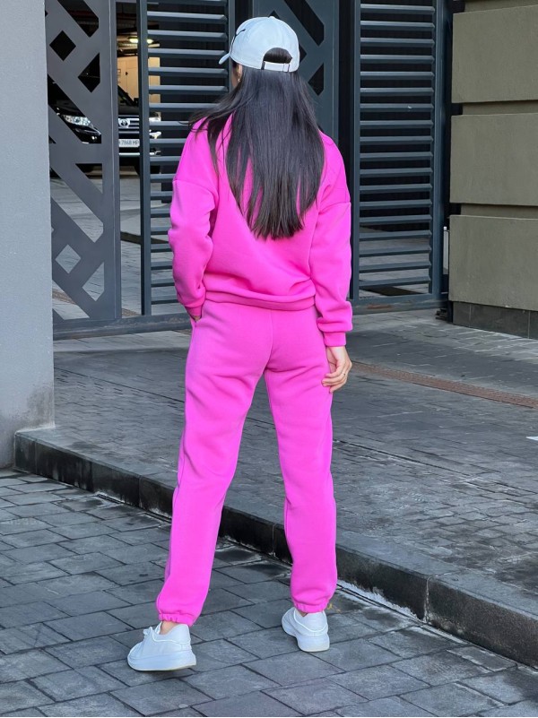 Базовий теплий жiночий костюм малинового кольору 35427