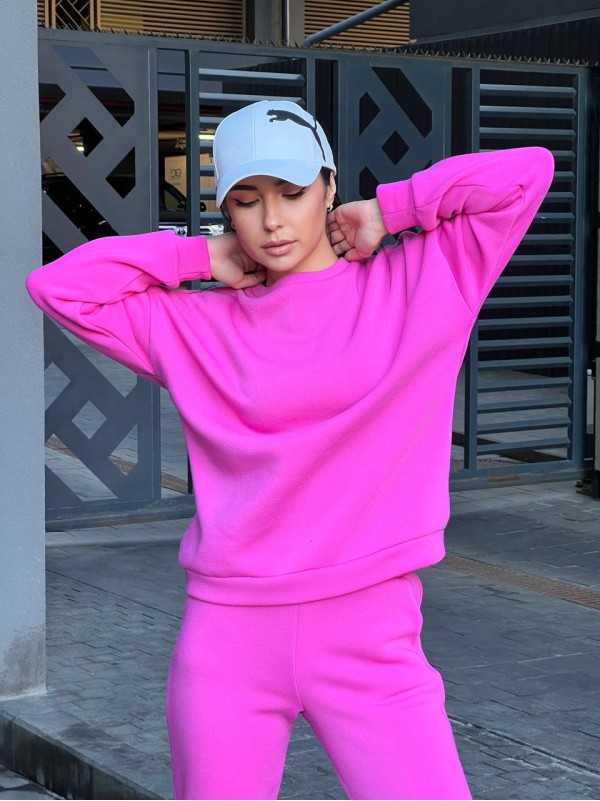 Базовий теплий жiночий костюм малинового кольору 35427