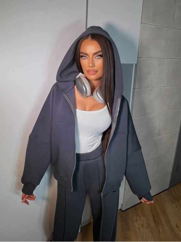 Жіночий теплий костюм з написом графiтового кольору 35429