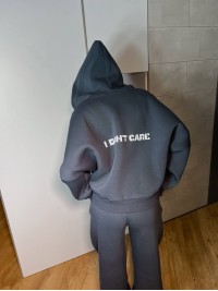 Жіночий теплий костюм з написом графiтового кольору 35429