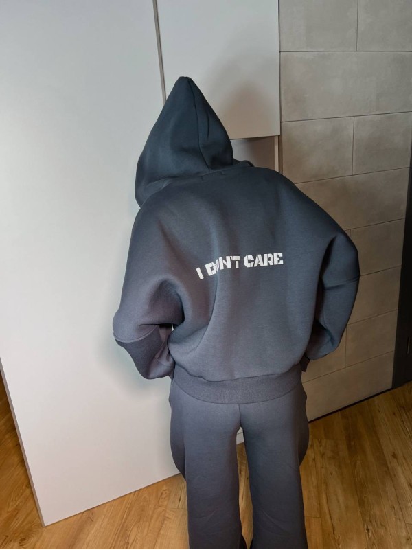 Жіночий теплий костюм з написом графiтового кольору 35429