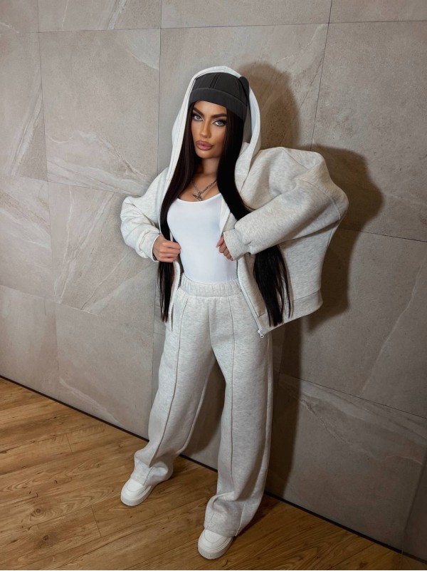 Жіночий теплий костюм з написом сiрого кольору 35432