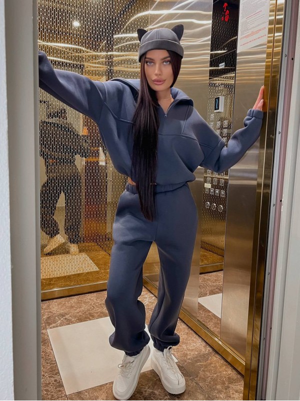 Жіночий теплий костюм з капюшоном графiтового кольору 35437