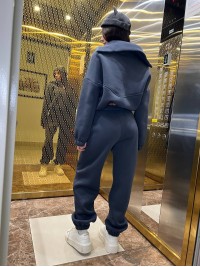 Жіночий теплий костюм з капюшоном графiтового кольору 35437