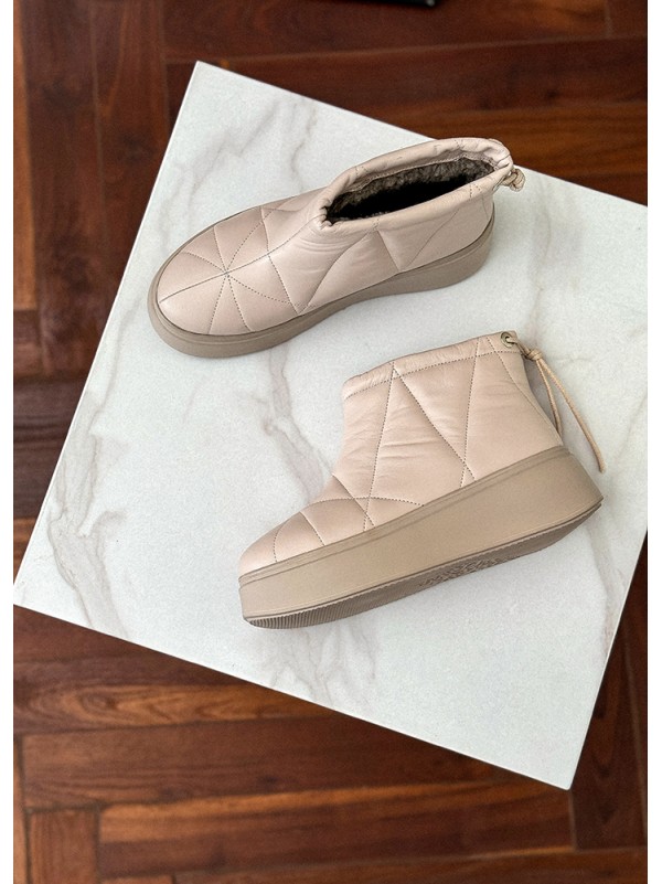 Жіночі уггі з натуральної шкіри на платформі (байка) бежевого кольору 35438