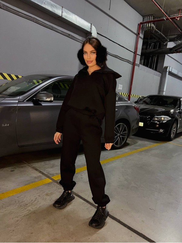 Жіночий теплий костюм з капюшоном чорного кольору 35439