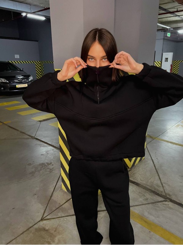 Жіночий теплий костюм з капюшоном чорного кольору 35439