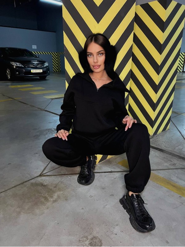 Жіночий теплий костюм з капюшоном чорного кольору 35439