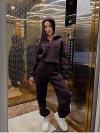 Жіночий теплий костюм з капюшоном коричневого кольору 35440