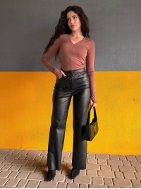 Жіночий легкий лонгслів кавового кольору 35450