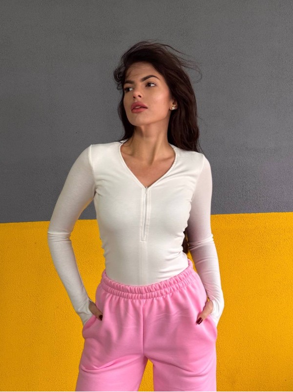 Жіночий легкий лонгслів молочного кольору 35452