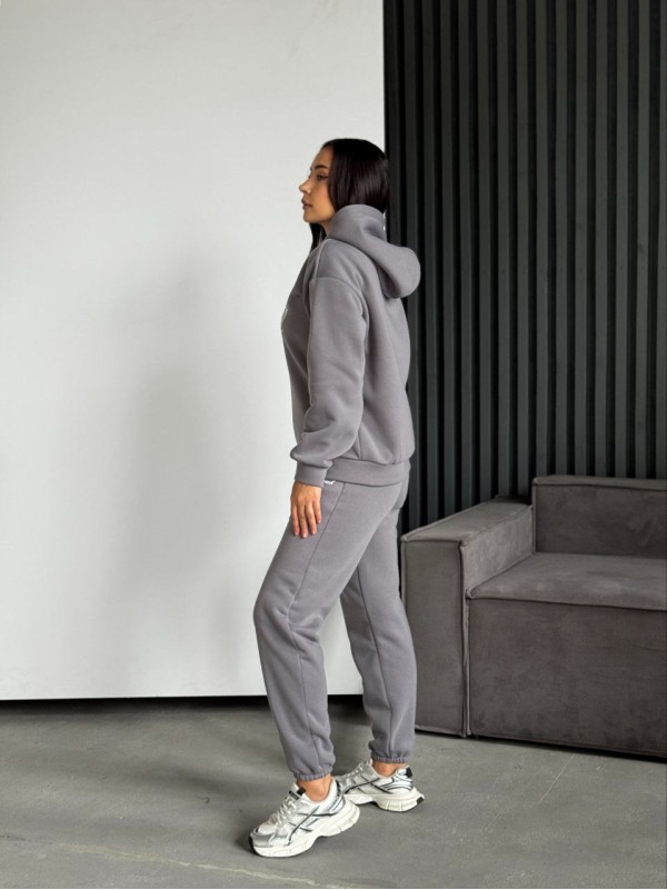 Жіночий спортивний костюм на флiсi з написом сiрого кольору 35455