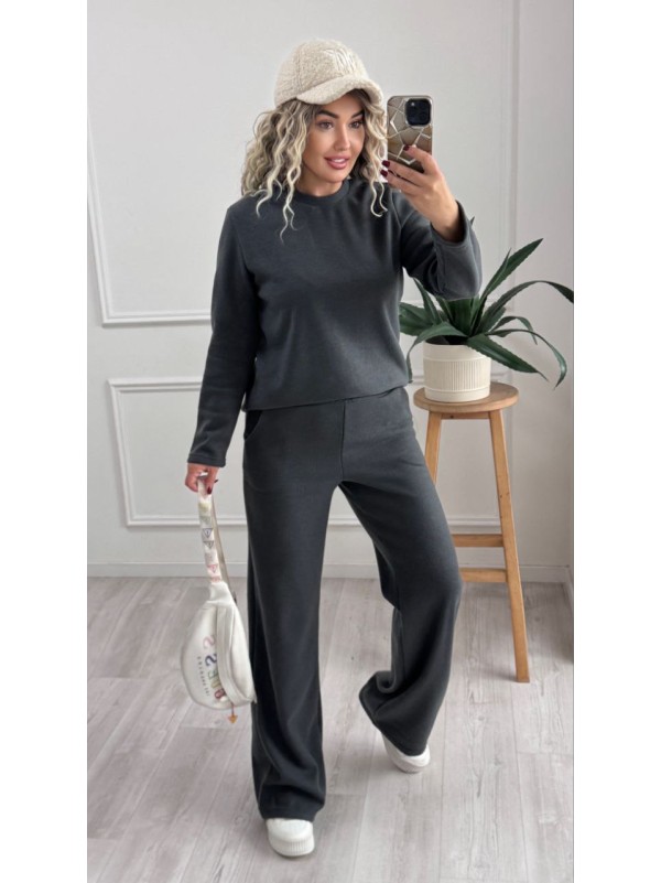 Теплий жiночий костюм графiтового кольору 35458
