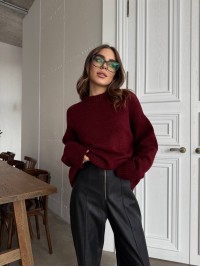 Подовжиний жіночий светр бордового кольору 35466