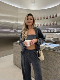 Жіночий велюровий костюм з топом графiтового кольору 35475