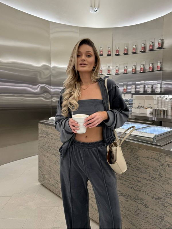 Жіночий велюровий костюм з топом графiтового кольору 35475