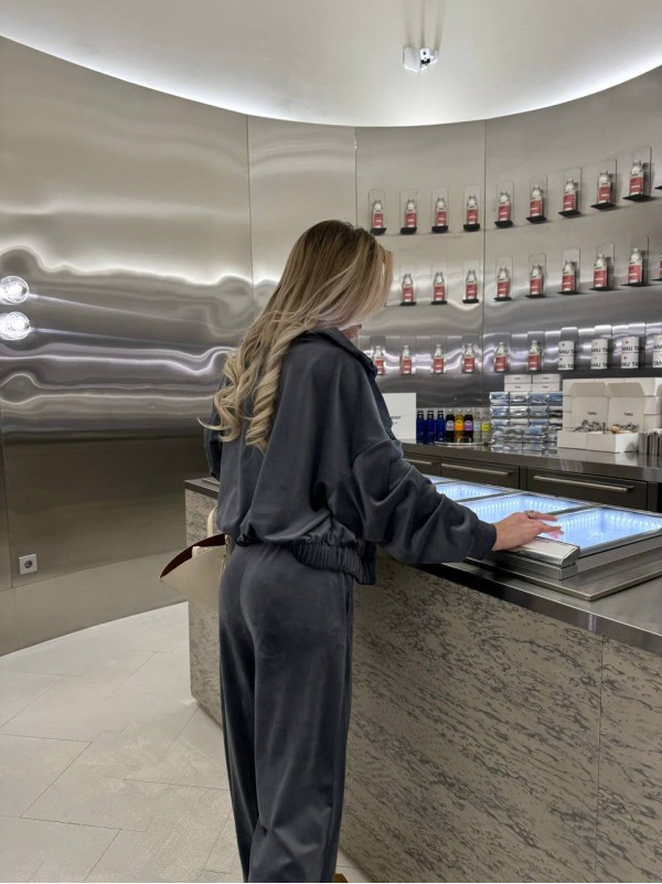 Жіночий велюровий костюм з топом графiтового кольору 35475