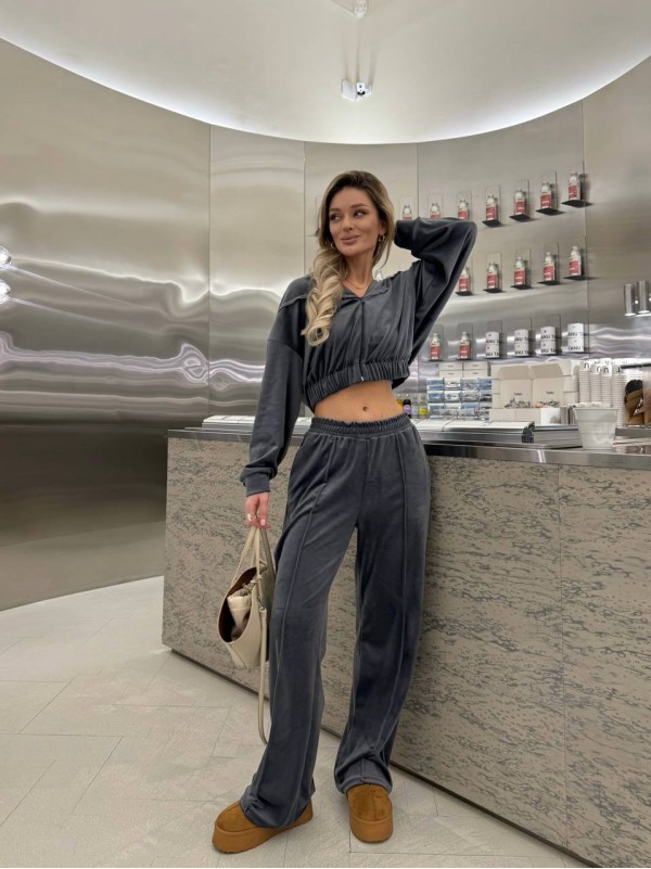 Жіночий велюровий костюм з топом графiтового кольору 35475