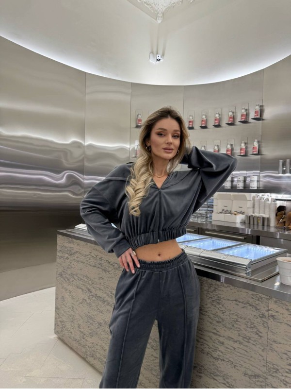 Жіночий велюровий костюм з топом графiтового кольору 35475