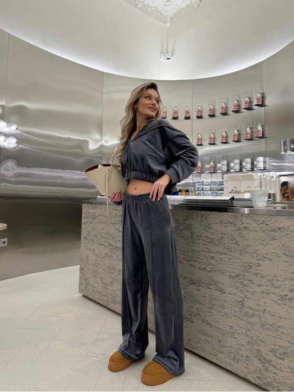 Жіночий велюровий костюм з топом графiтового кольору 35475