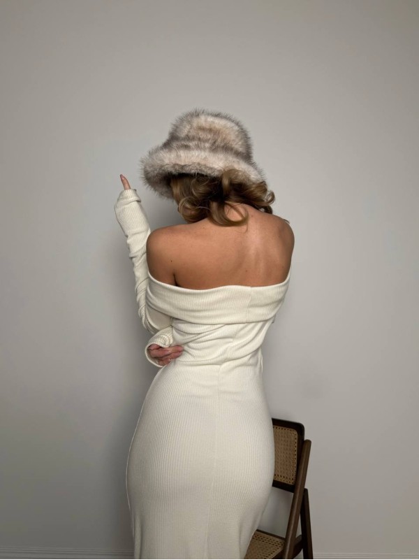 Тепла сукня максі зi спущеними плечима молочного кольору 35497