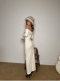 Тепла сукня максі зi спущеними плечима молочного кольору 35497