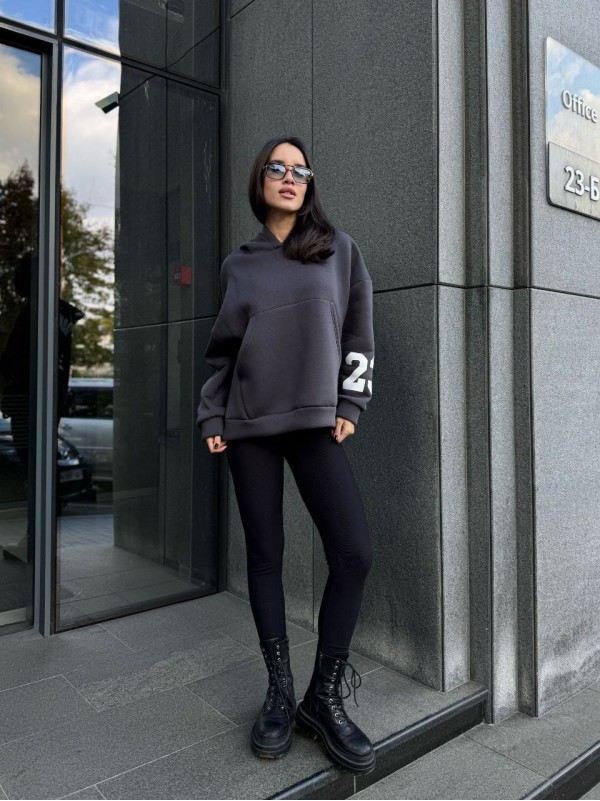 Жіноче спортивне худі на флiсi графiтового кольору 35498
