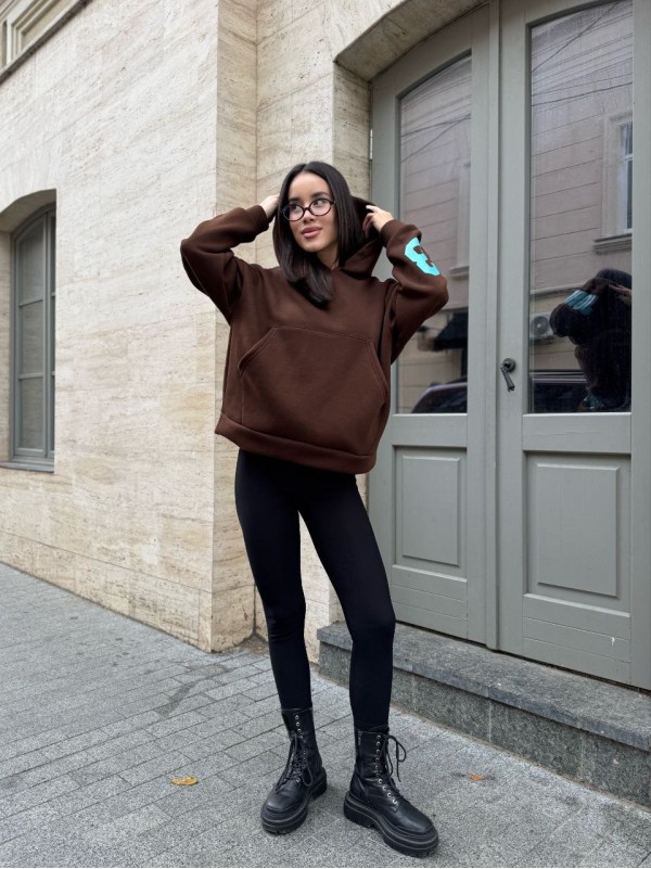 Жіноче спортивне худі на флiсi коричневого кольору 35500