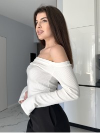 Жіночий лонгслів з вiдкритими плечима бiлого кольору 35505