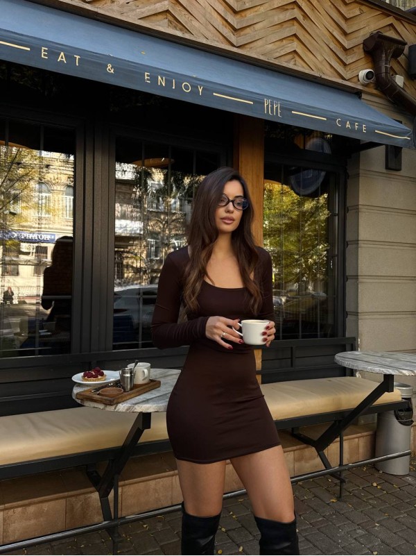 Еластична сукня мiнi коричневого кольору 35509