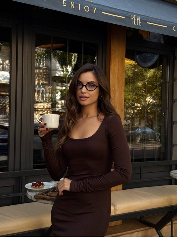 Еластична сукня мiнi коричневого кольору 35509