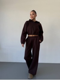 Теплий жiночий костюм з вкороченою кофтою коричневого кольору 35516