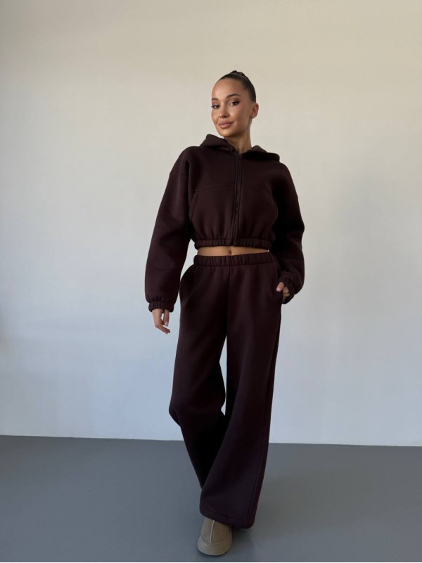 Теплий жiночий костюм з вкороченою кофтою коричневого кольору 35516