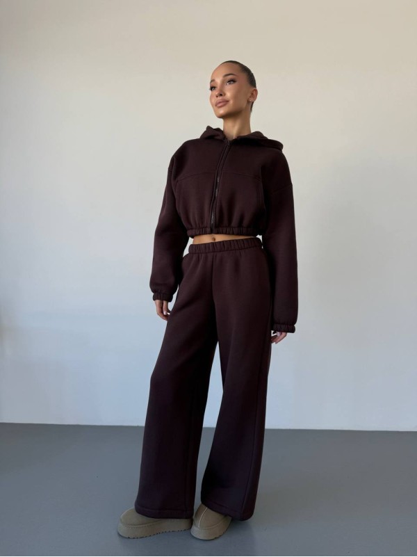 Теплий жiночий костюм з вкороченою кофтою коричневого кольору 35516