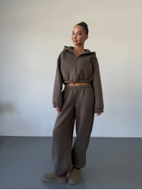 Теплий жiночий костюм з вкороченою кофтою кавового кольору 35521