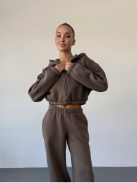 Теплий жiночий костюм з вкороченою кофтою кавового кольору 35521