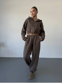 Теплий жiночий костюм з вкороченою кофтою кавового кольору 35521