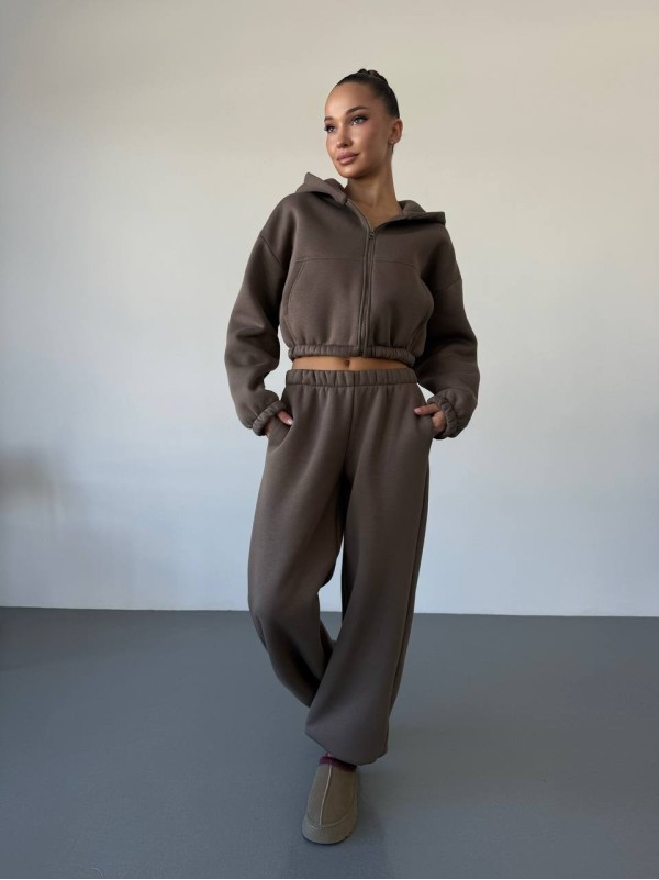 Теплий жiночий костюм з вкороченою кофтою кавового кольору 35521