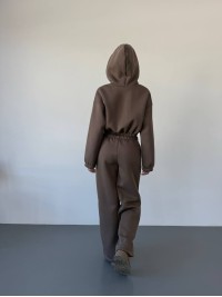 Теплий жiночий костюм з вкороченою кофтою кавового кольору 35521