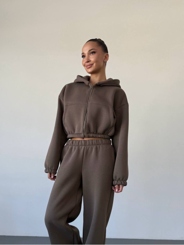 Теплий жiночий костюм з вкороченою кофтою кавового кольору 35521